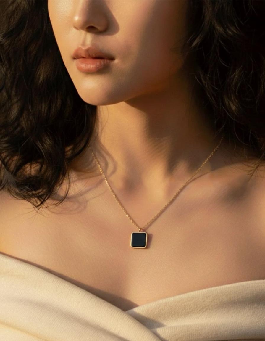 Square Solitaire Chain